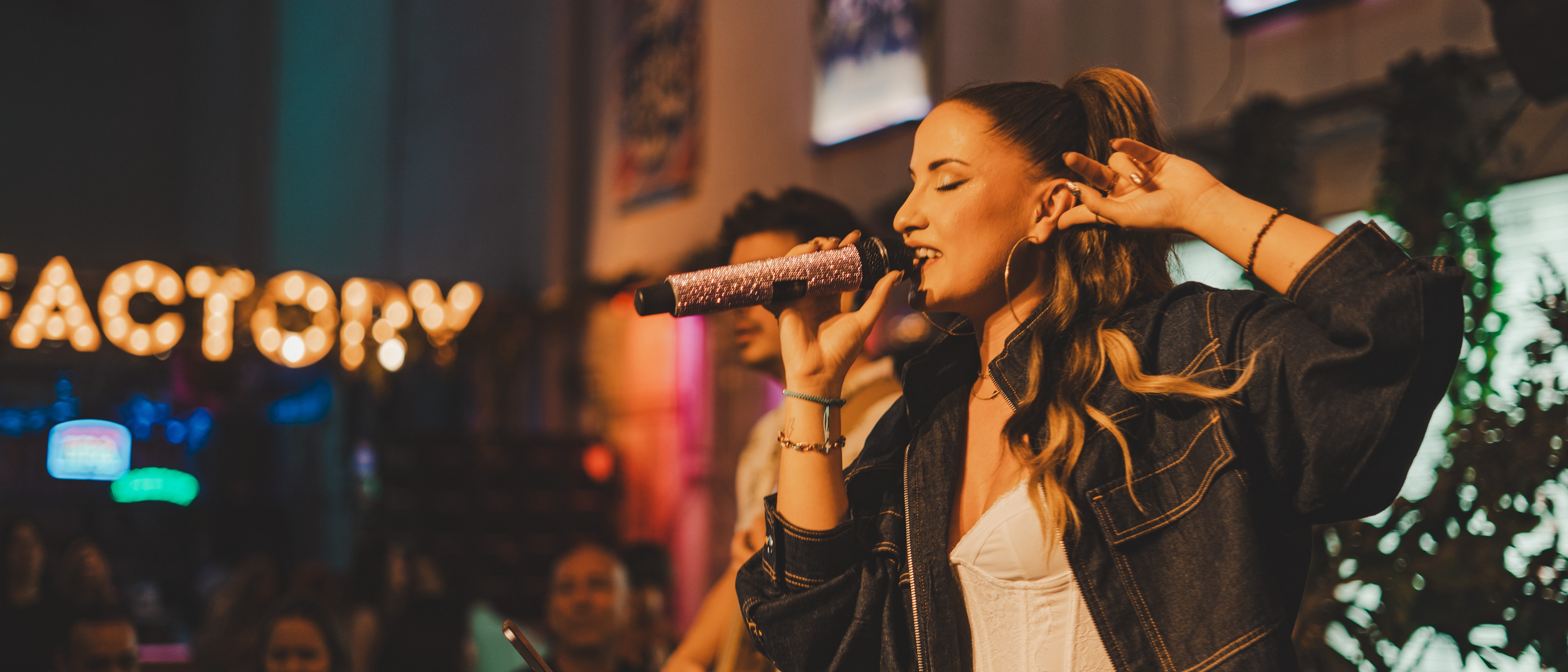  ICONPOP: VERSIONES DE ROSALÍA, KAROL G, AITANA Y MÁS