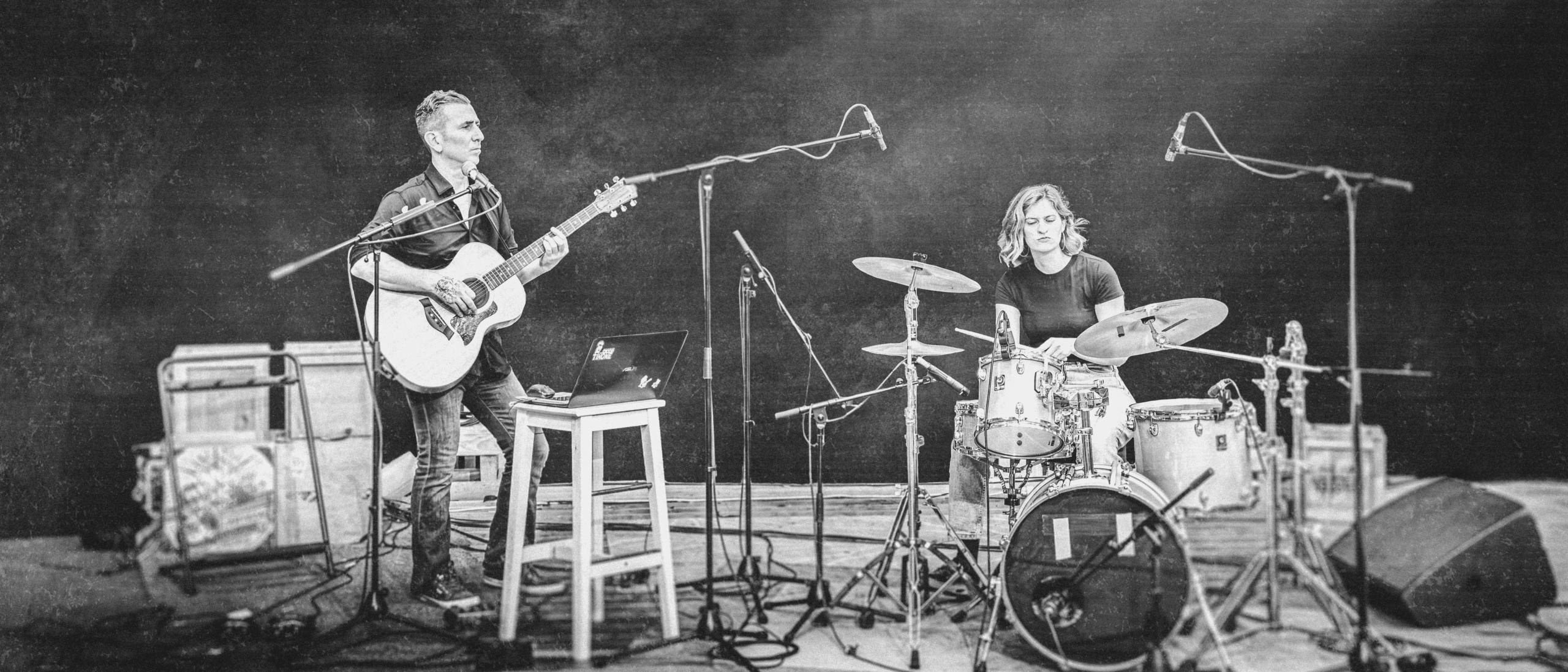 SUPER 8 DÚO: VERSIONES DE VETUSTA MORLA, LOS PLANETAS Y SIDECARS